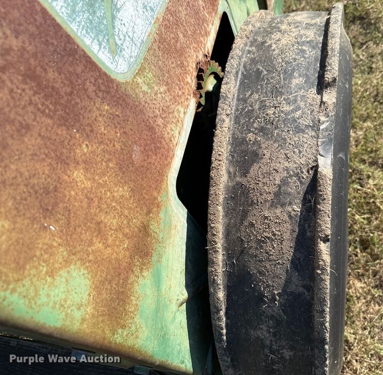 image for item GH9347 John Deere 8300 grain drill