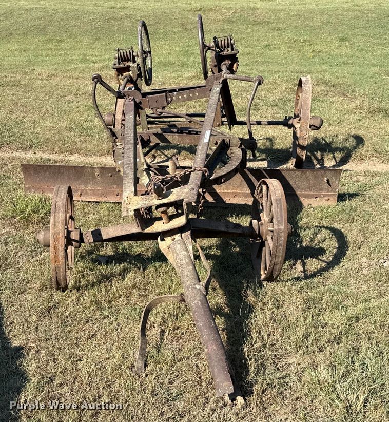 image for item GH9348 Pull type grader