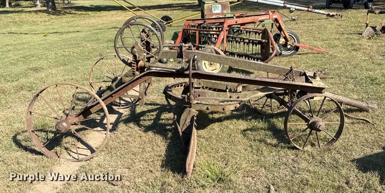 image for item GH9348 Pull type grader