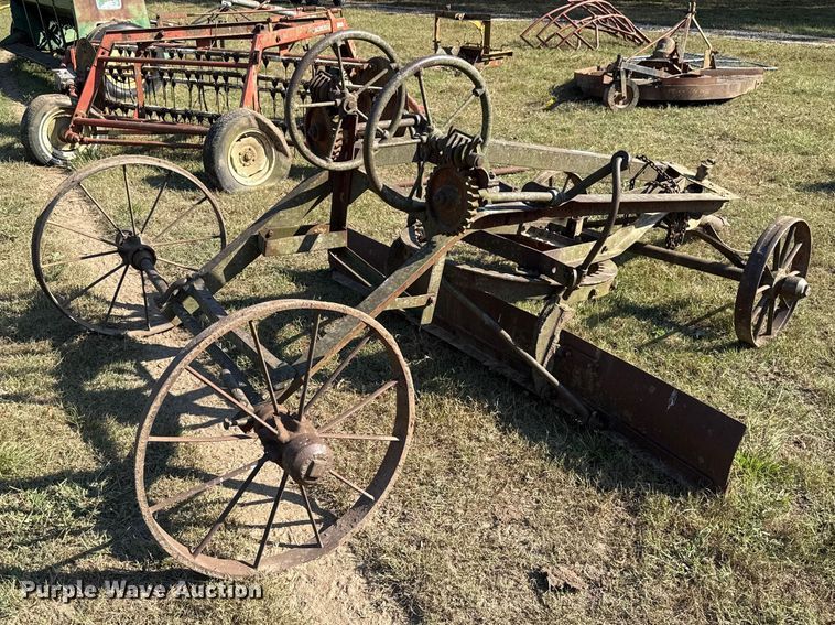 image for item GH9348 Pull type grader