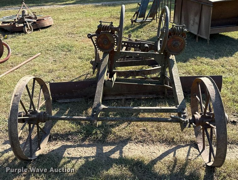 image for item GH9348 Pull type grader