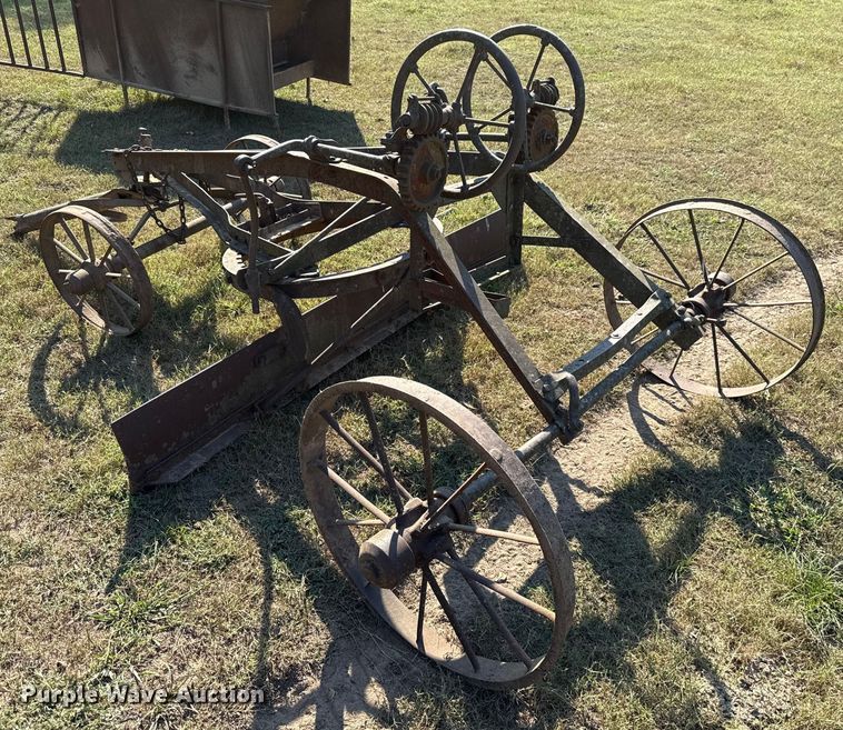 image for item GH9348 Pull type grader