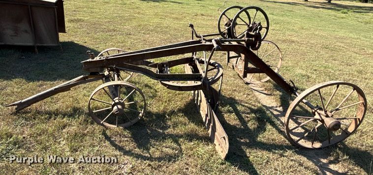 image for item GH9348 Pull type grader