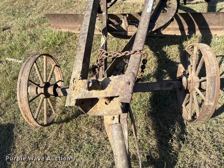 image for item GH9348 Pull type grader