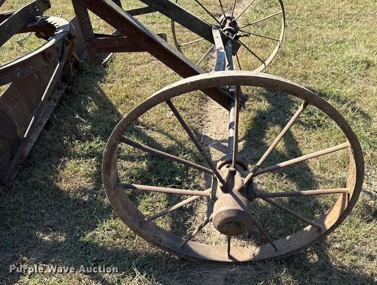 image for item GH9348 Pull type grader