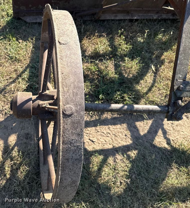 image for item GH9348 Pull type grader