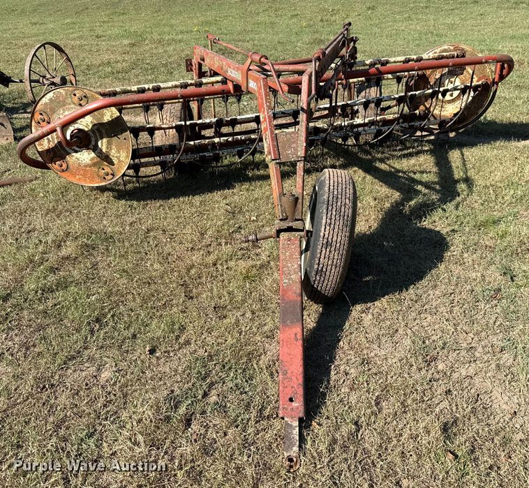 image for item GH9350 Hesston 3900 hay rake