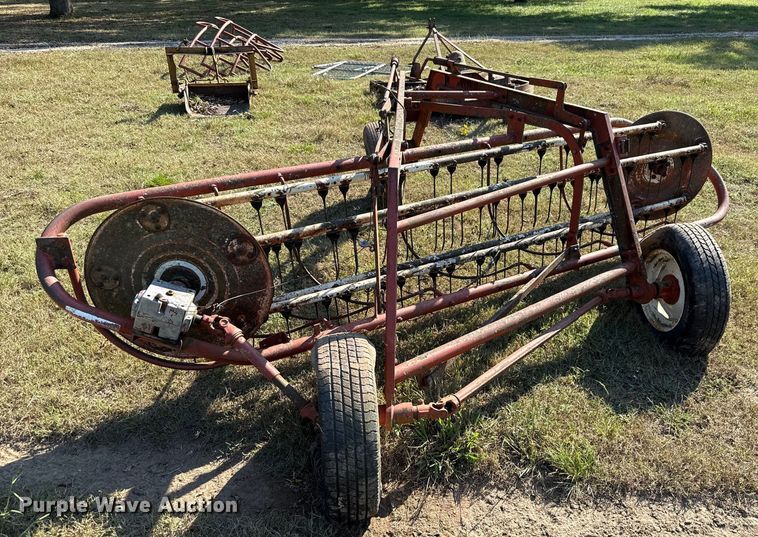 image for item GH9350 Hesston 3900 hay rake