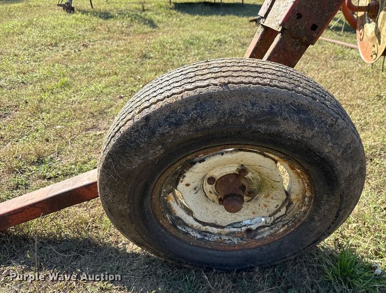 image for item GH9350 Hesston 3900 hay rake