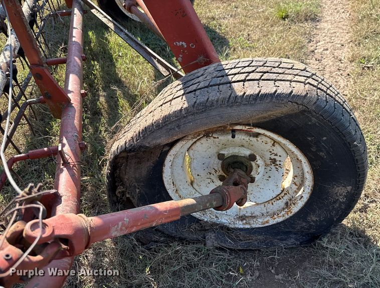 image for item GH9350 Hesston 3900 hay rake