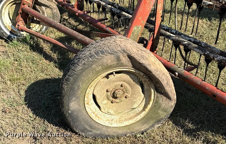 image for item GH9350 Hesston 3900 hay rake