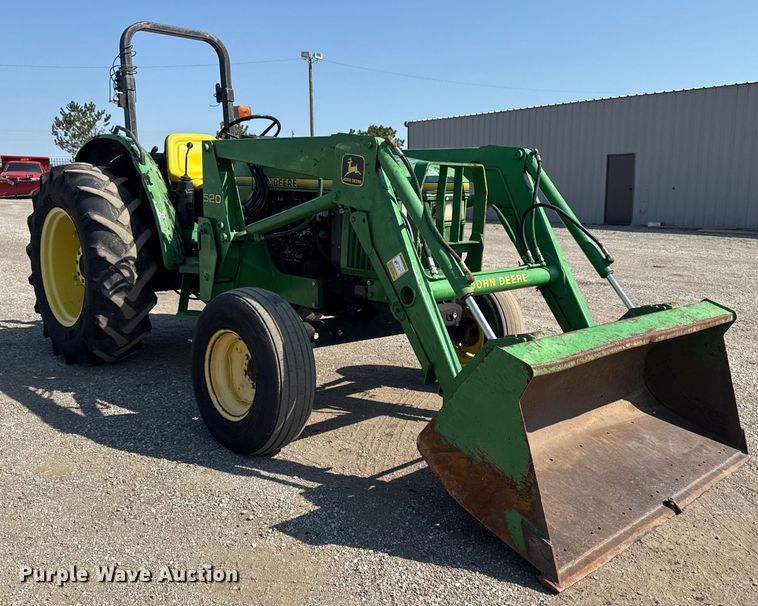 image for item NU9637 1992 John Deere 5200 tractor