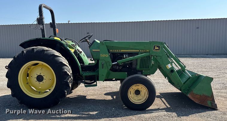 image for item NU9637 1992 John Deere 5200 tractor