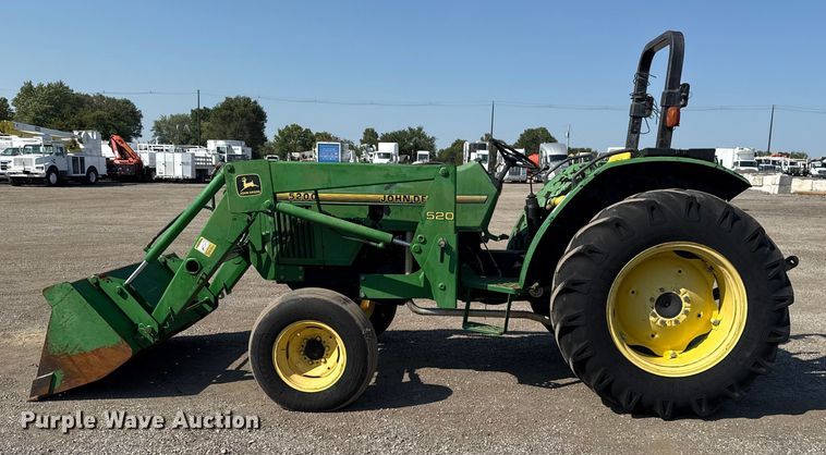 image for item NU9637 1992 John Deere 5200 tractor