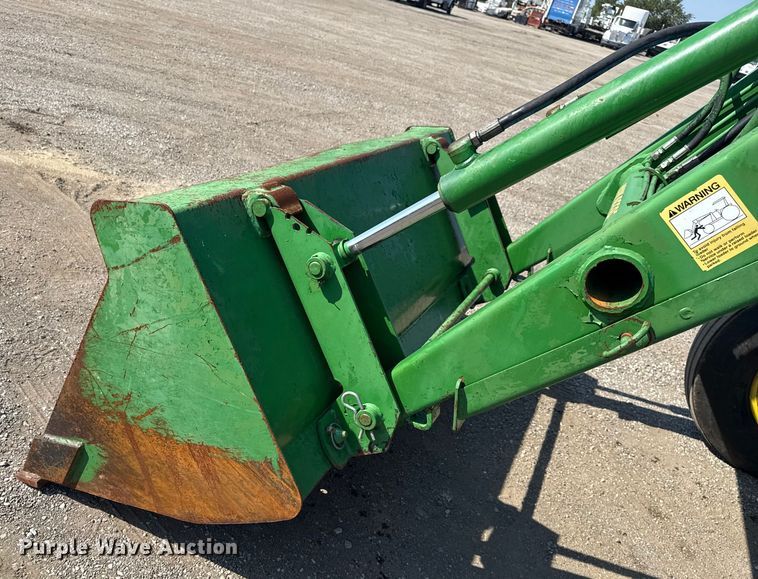 image for item NU9637 1992 John Deere 5200 tractor