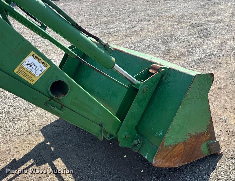 image for item NU9637 1992 John Deere 5200 tractor