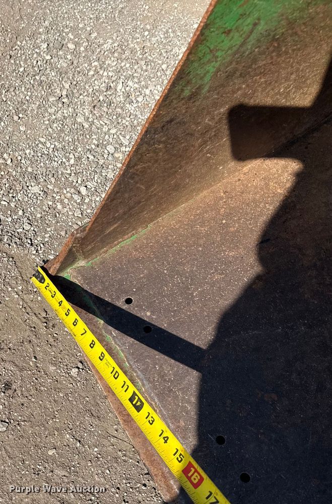 image for item NU9637 1992 John Deere 5200 tractor