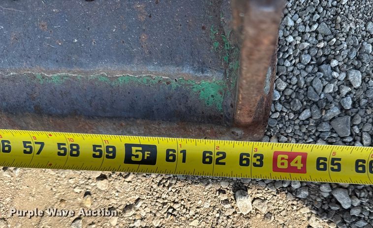 image for item NU9637 1992 John Deere 5200 tractor