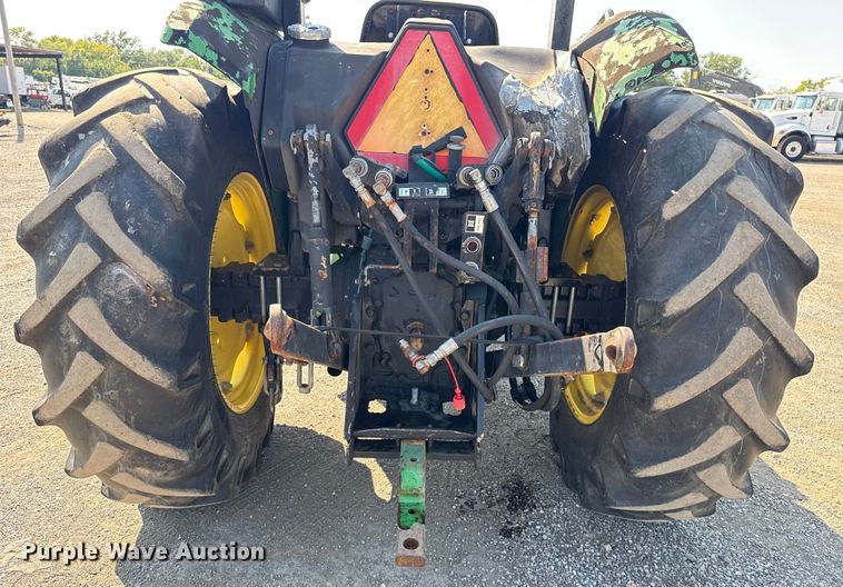 image for item NU9637 1992 John Deere 5200 tractor