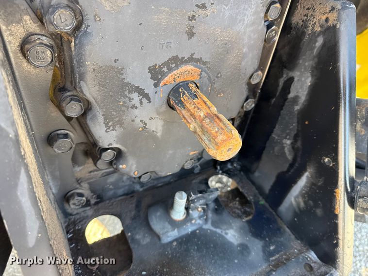 image for item NU9637 1992 John Deere 5200 tractor