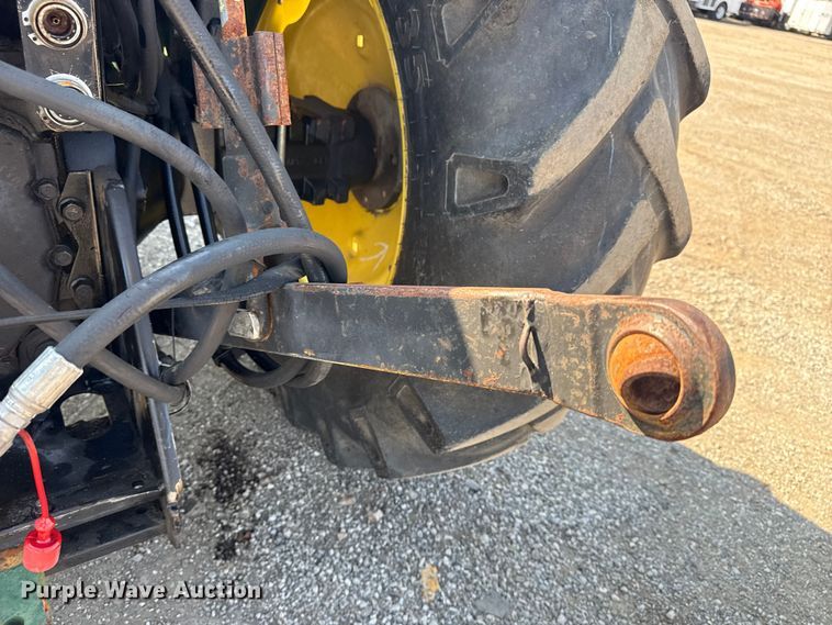 image for item NU9637 1992 John Deere 5200 tractor