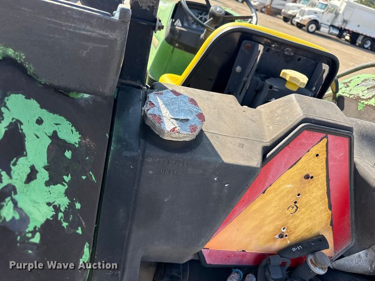 image for item NU9637 1992 John Deere 5200 tractor