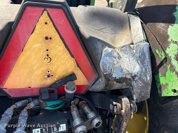 image for item NU9637 1992 John Deere 5200 tractor