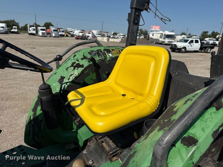 image for item NU9637 1992 John Deere 5200 tractor