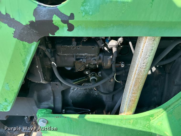 image for item NU9637 1992 John Deere 5200 tractor