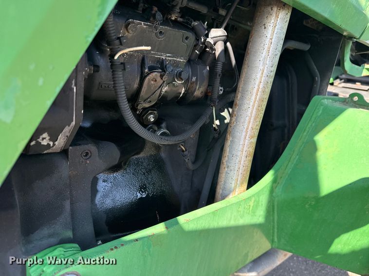 image for item NU9637 1992 John Deere 5200 tractor