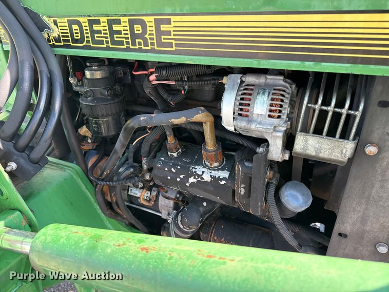 image for item NU9637 1992 John Deere 5200 tractor