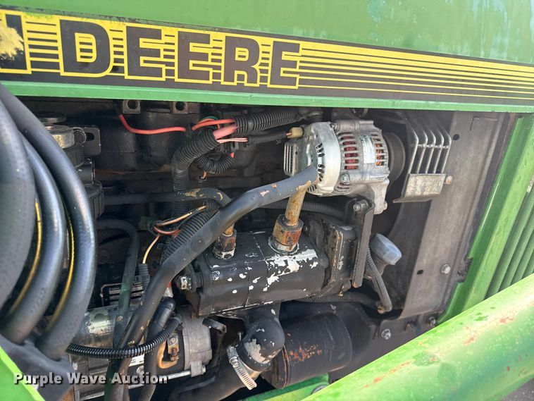 image for item NU9637 1992 John Deere 5200 tractor