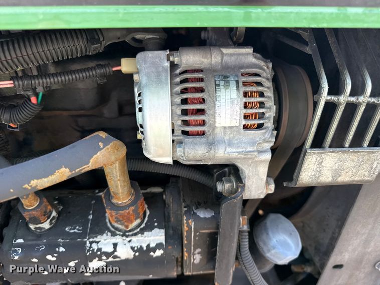 image for item NU9637 1992 John Deere 5200 tractor