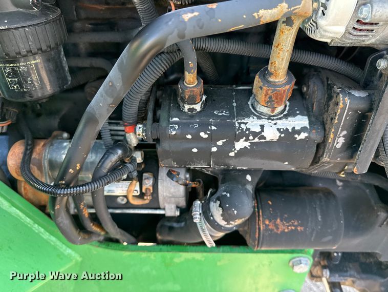 image for item NU9637 1992 John Deere 5200 tractor