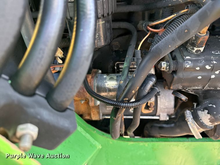 image for item NU9637 1992 John Deere 5200 tractor