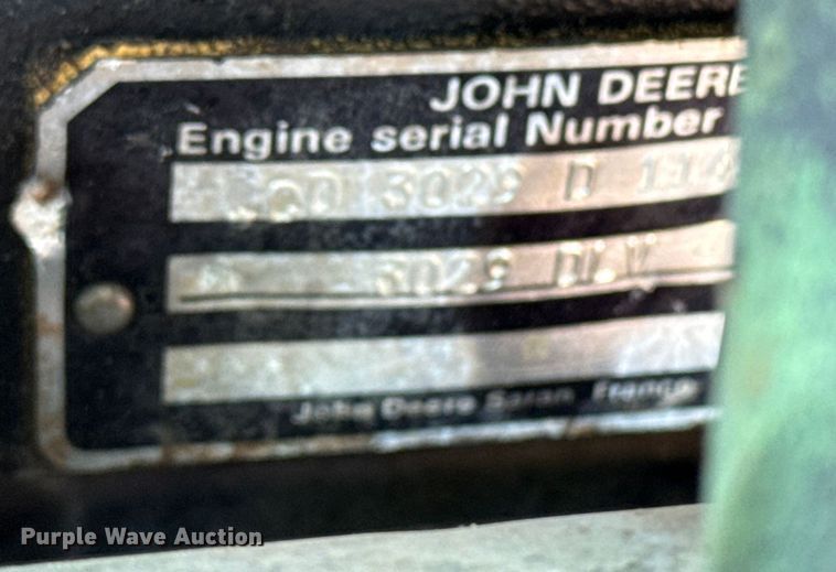 image for item NU9637 1992 John Deere 5200 tractor