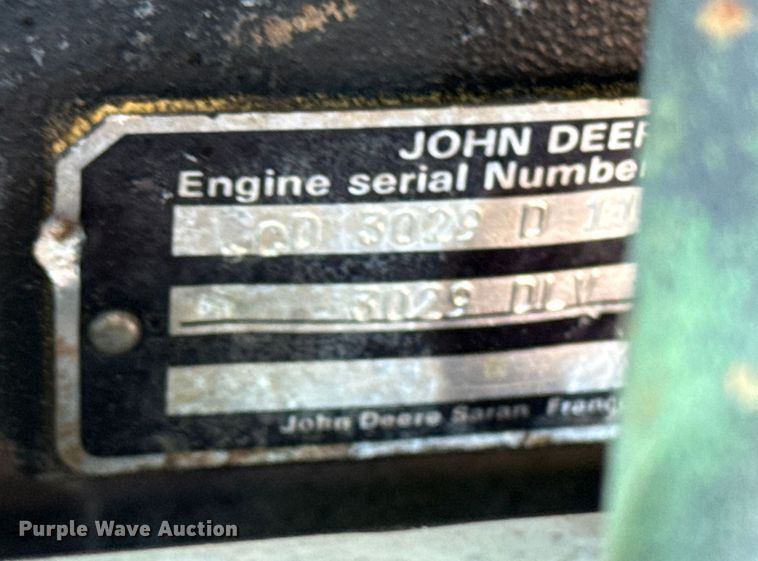 image for item NU9637 1992 John Deere 5200 tractor