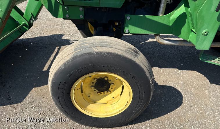 image for item NU9637 1992 John Deere 5200 tractor