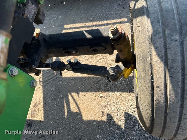 image for item NU9637 1992 John Deere 5200 tractor