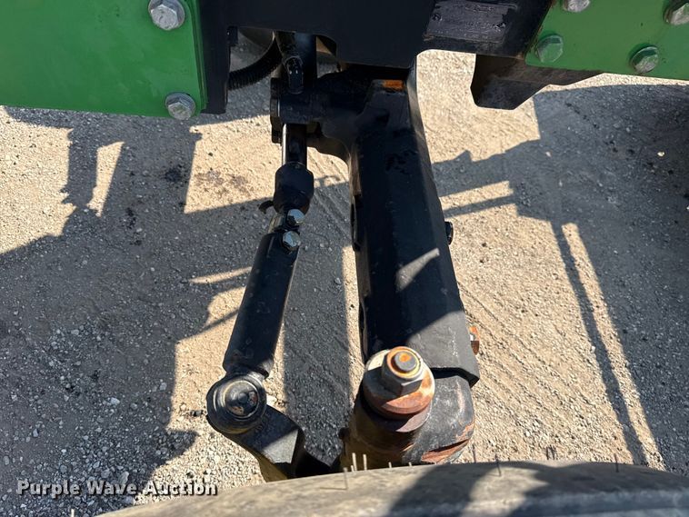 image for item NU9637 1992 John Deere 5200 tractor