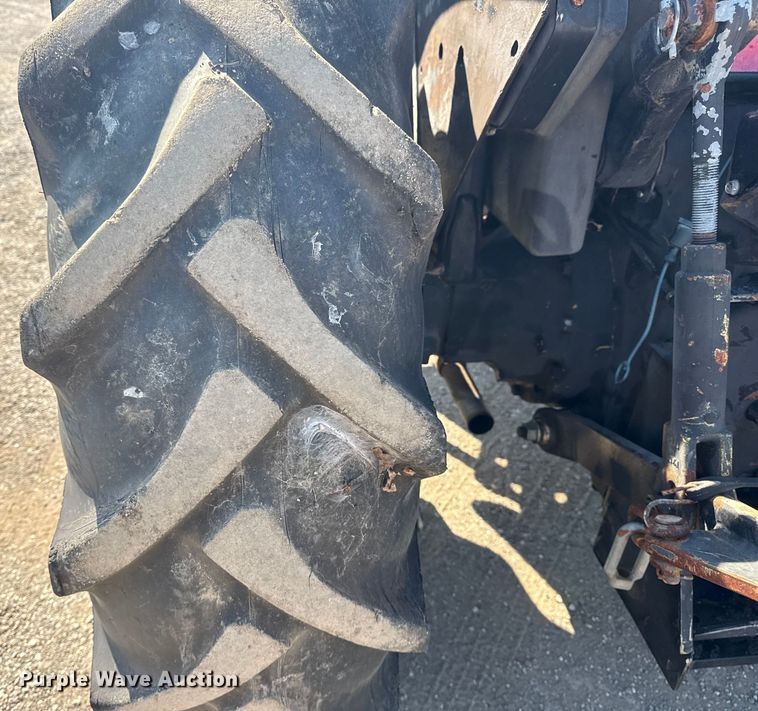 image for item NU9637 1992 John Deere 5200 tractor