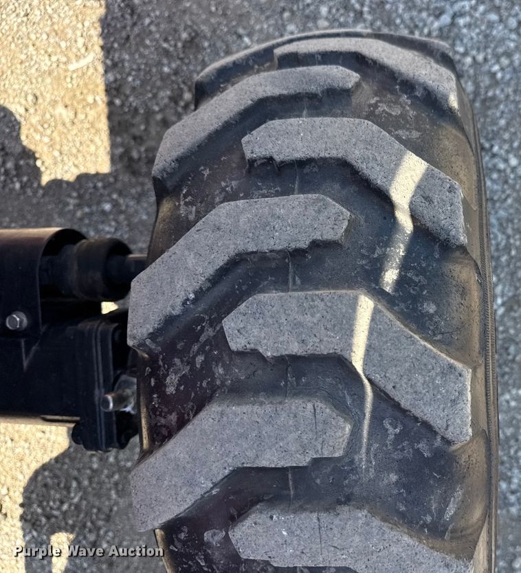 image for item NU9646 Branson 2400h MFWD tractor