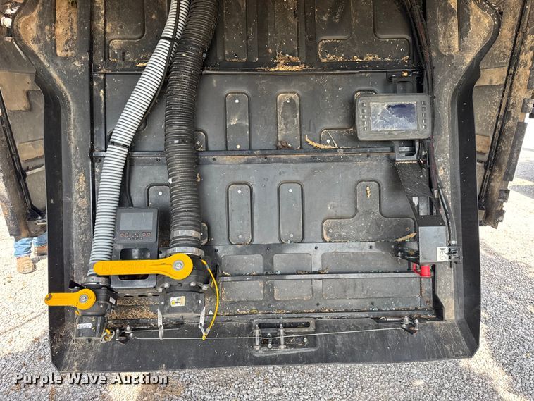 image for item YA1098 2020 New Holland SP310F  sprayer