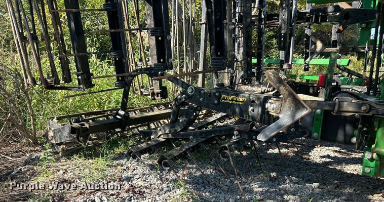 image for item YA1142 2018 John Deere 2330 mulch finisher