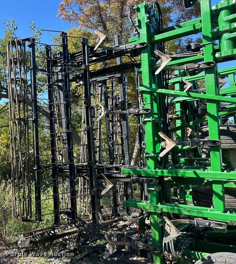 image for item YA1142 2018 John Deere 2330 mulch finisher