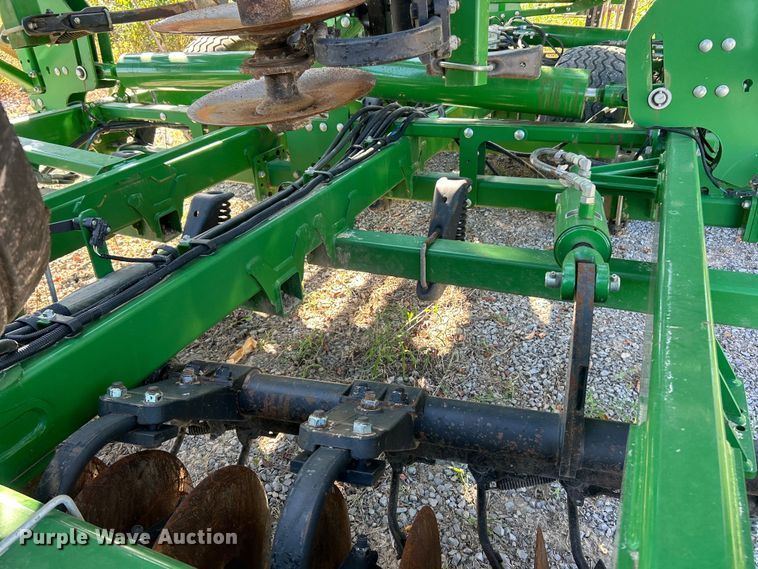 image for item YA1142 2018 John Deere 2330 mulch finisher