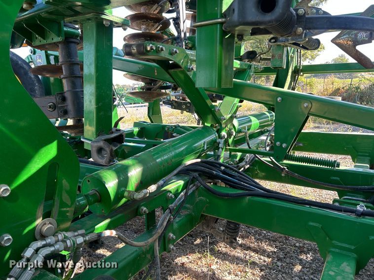 image for item YA1142 2018 John Deere 2330 mulch finisher