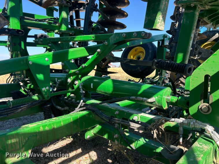 image for item YA1142 2018 John Deere 2330 mulch finisher