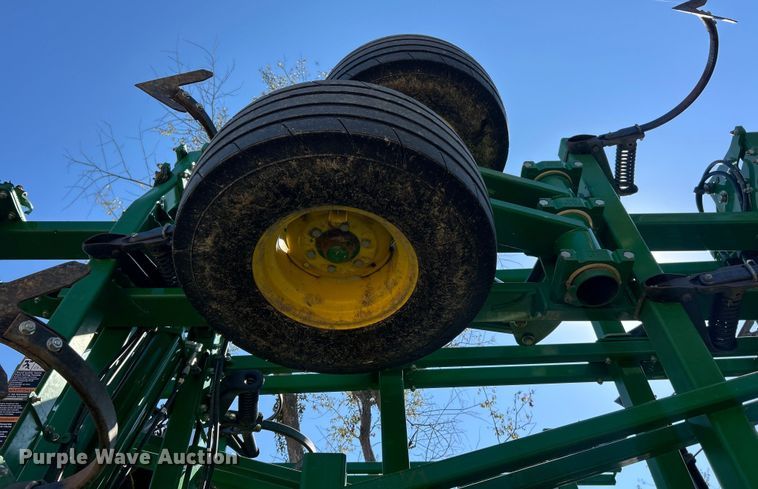 image for item YA1142 2018 John Deere 2330 mulch finisher