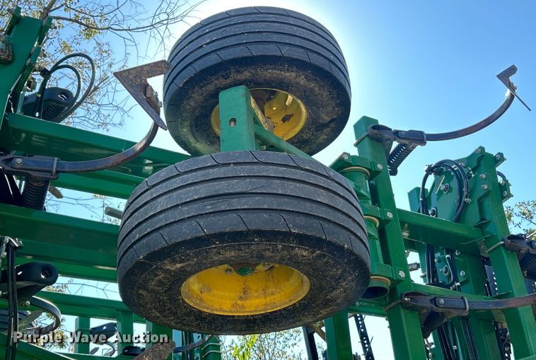 image for item YA1142 2018 John Deere 2330 mulch finisher